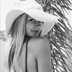 Meet your Posher, Eve